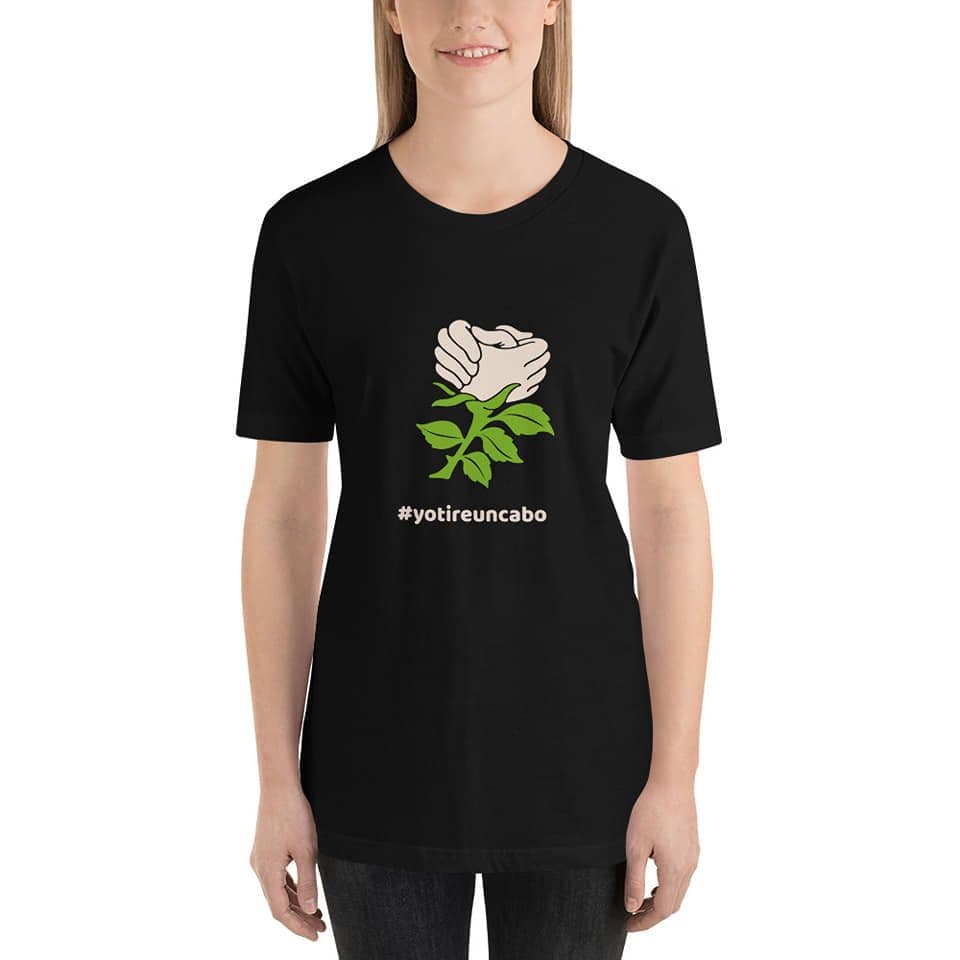 Camiseta diseñada por Guillo Moreno para ayudar a recaudar fondos para las víctimas del tornado en la Habana.