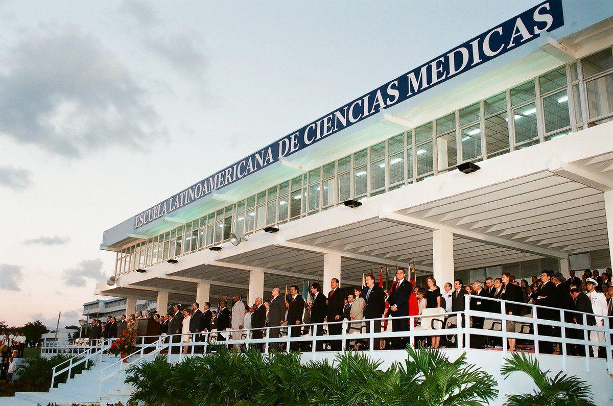 La Escuela Latinoamericana de Medicina (ELAM), fundada por Fidel Castro, ha formado a más 20 mil médicos de 90 países. Foto: Tomada de la cuenta en Twitter de la Cancillería Cubana. 