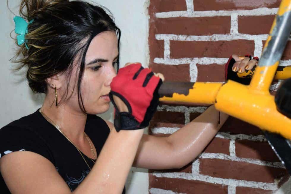 Mujer-en-gimnasio-muchacha-en-gimnasio-1.jpg