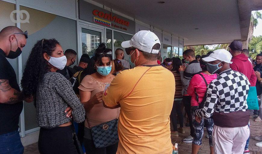Largas filas para comprar pasajes a Nicaragua / Foto: Pedro Sosa