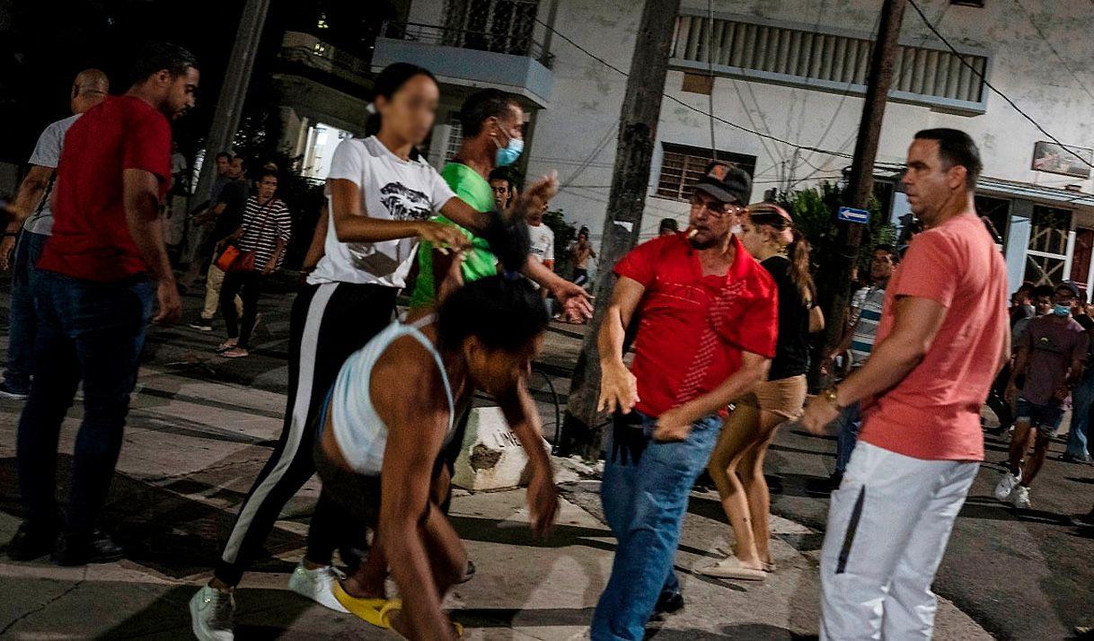 Una bofetada que habla sobre la violencia estatal en Cuba