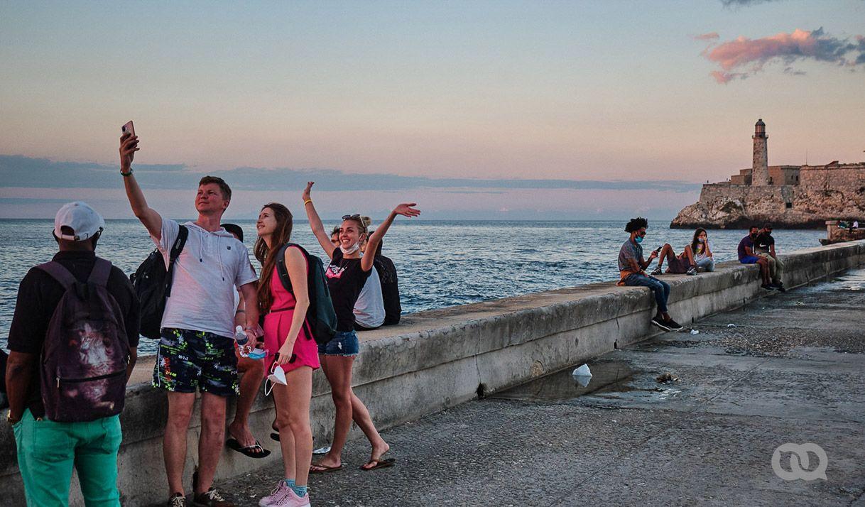 personas, malecón, mar, agua, turistas, Morro, La Habana, Cuba