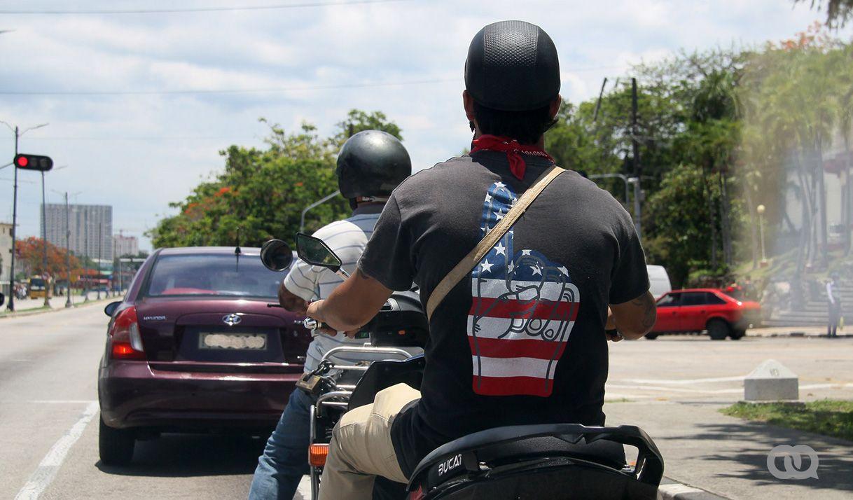 carro, motocicleta, hombre, bandera eeuu