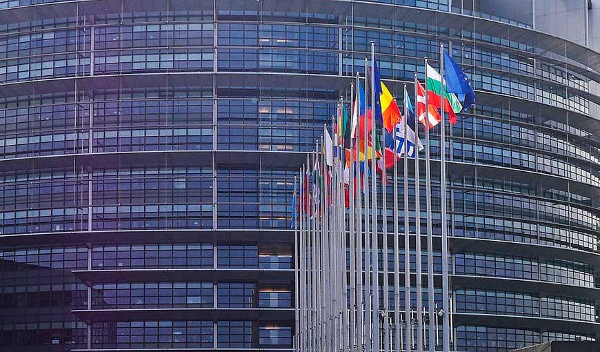 Imagen del Parlamento Europeo, banderas.