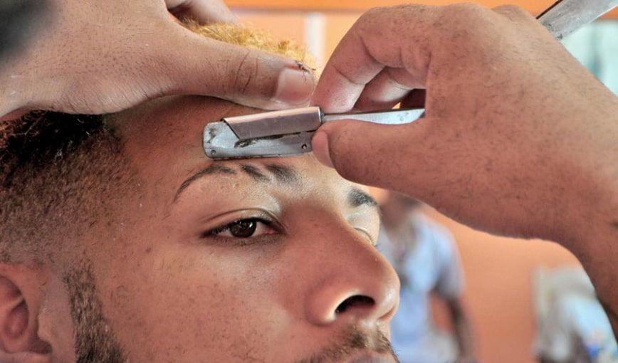 Julito, el barbero, marca tendencias