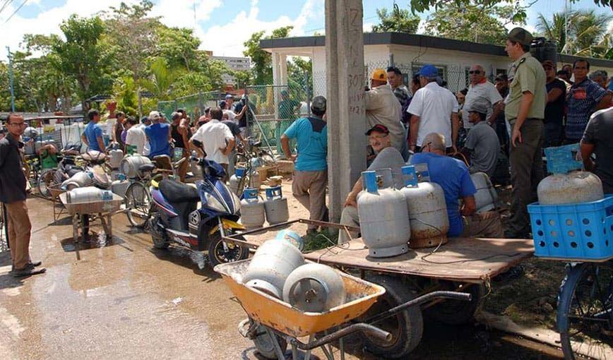 Cubanos se &#8220;apertrechan&#8221; ante la llegada de Irma