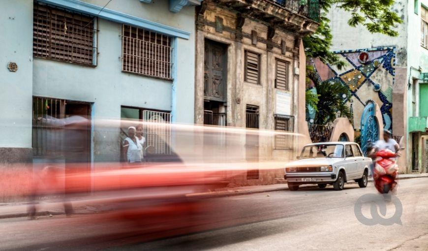 Tráfico en La Habana, calles cubanas, Lada
