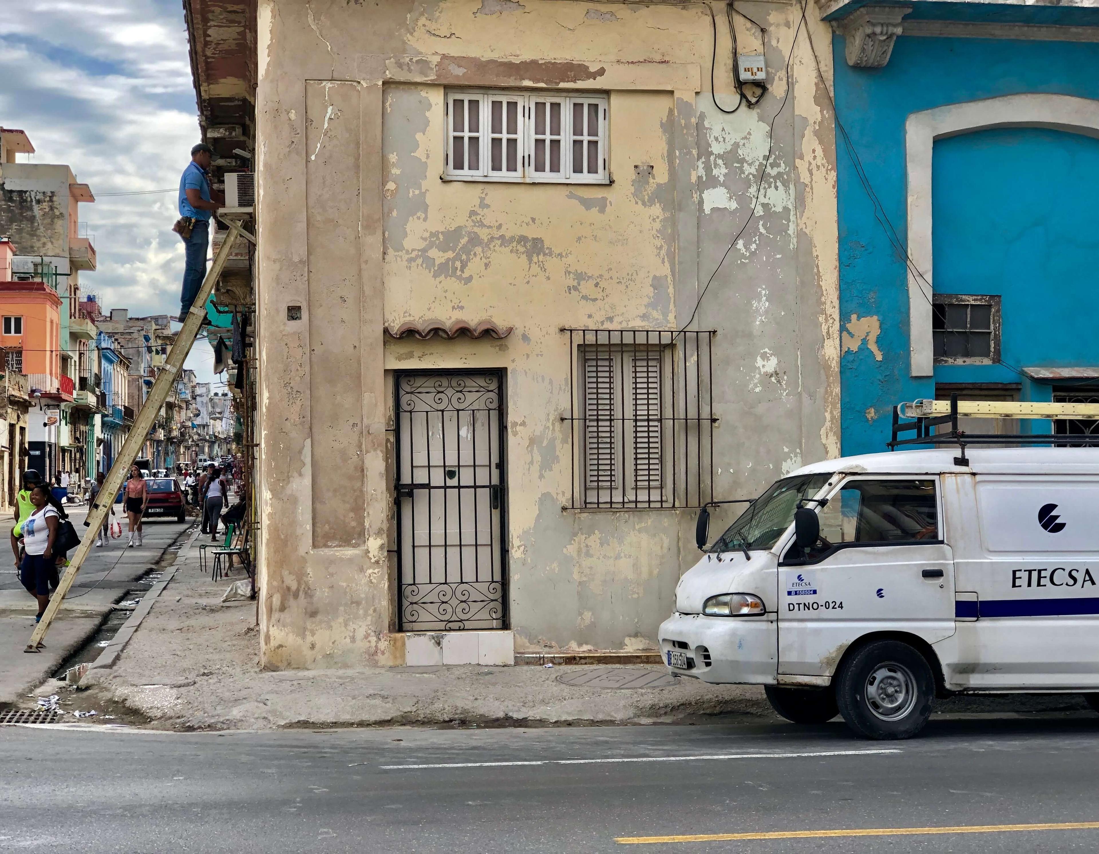 La estatal Empresa de Telecomunicaciones de Cuba S.A ( ETECSA ) es la encargada de ofertar Nauta Hogar, el servicio de internet en los hogares cubanos. Foto: YucaByte.