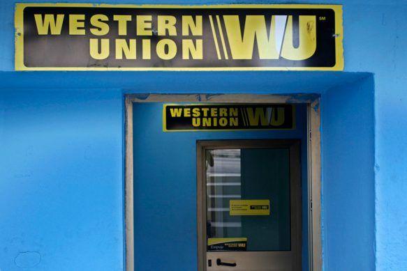La compañía Western Unión es la vía líder en servicios de tramitación y pago de remesas para Cuba. Foto: Jorge Luis Baños_IPS