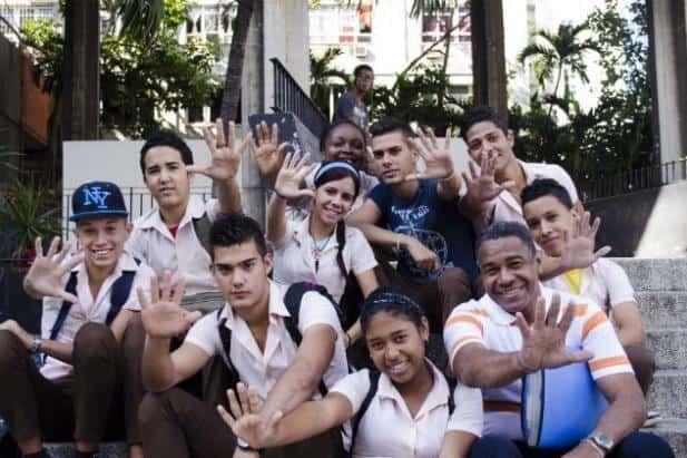 Jóvenes cubanos celebran momento histórico relaciones con EE.UU.