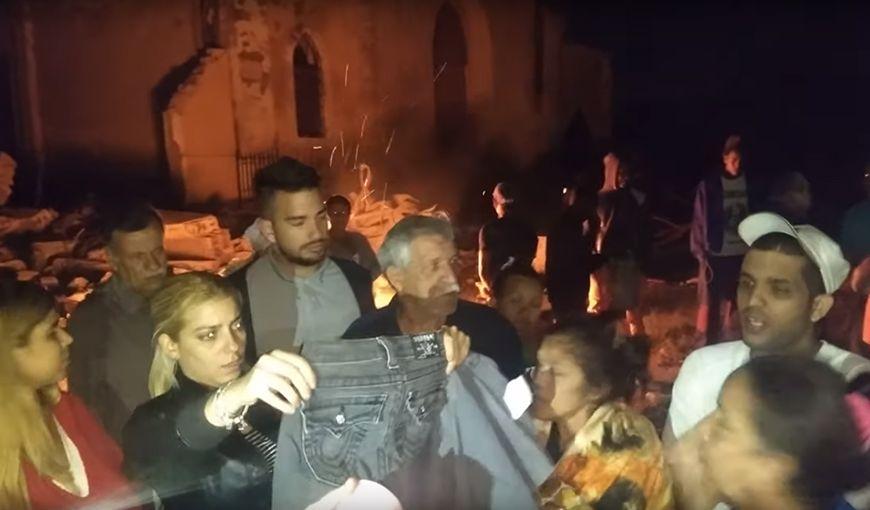 Miembros del grupo Farándula mientras repartían ropas y alimentos a vecinos de la iglesia Jesús del Monte que lo perdieron todo como consecuencia del tornado.