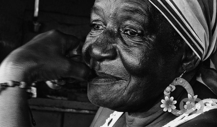 Ancianos en Cuba, mujer negra cubana
