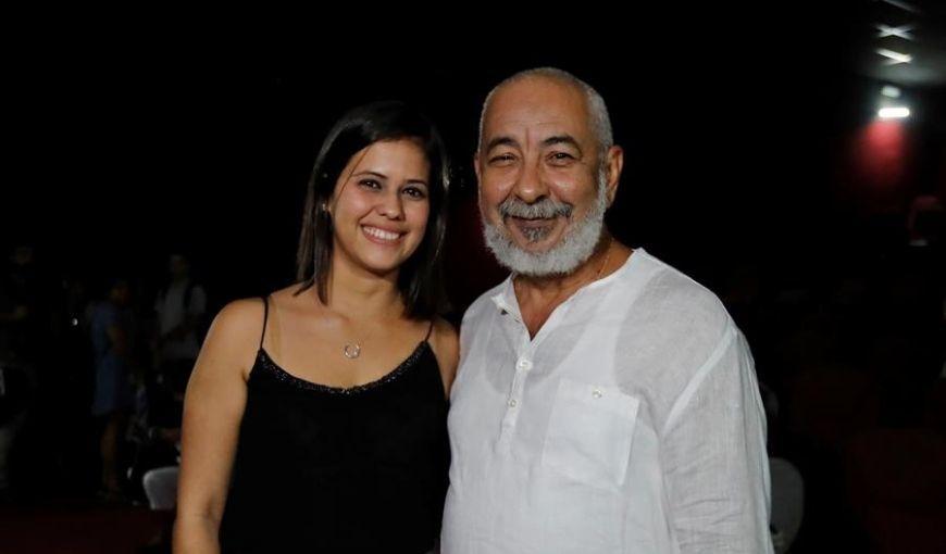 La periodista cubana Náyare Menoyo, Premio Rey de España, junto al escritor Leonardo Padura Fuentes. Foto: EFE.