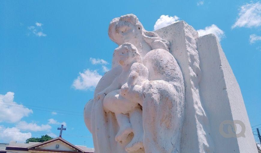 Monumento a las madres en Santiago de las Vegas, donde primero se celebró el Día de las Madres en Cuba. Foto: Rachel Pereda.