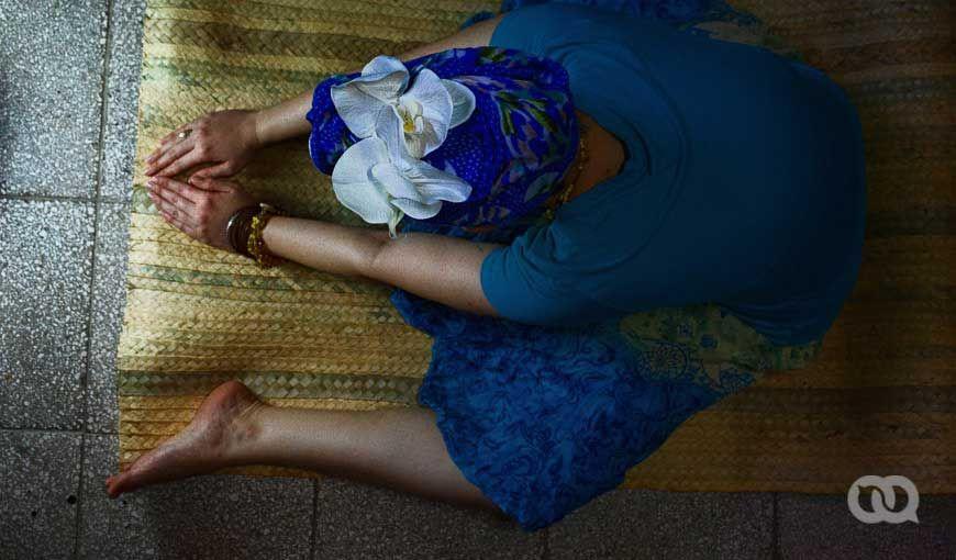Mujer cubana que practica religión yoruba. Iyanifás