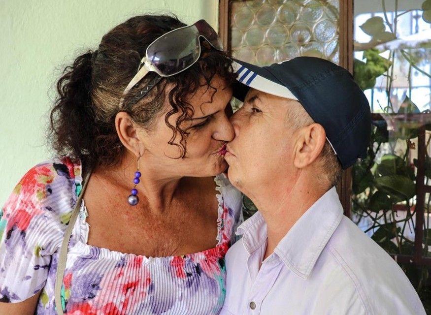 Pareja trans contrae matrimonio en La Habana. Foto: CENESEX