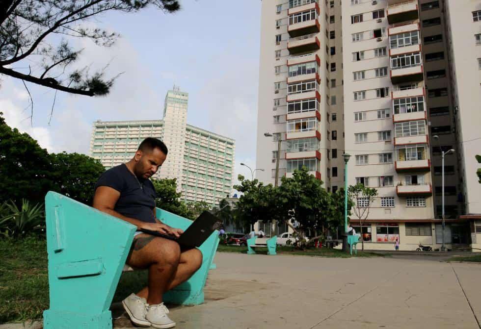 Buscar pareja en Internet… desde Cuba