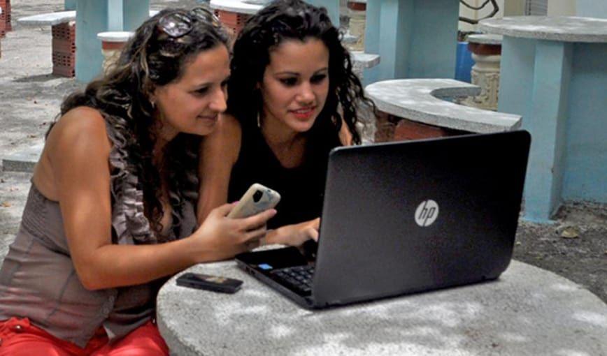 El primer cibercafé privado en una universidad cubana
