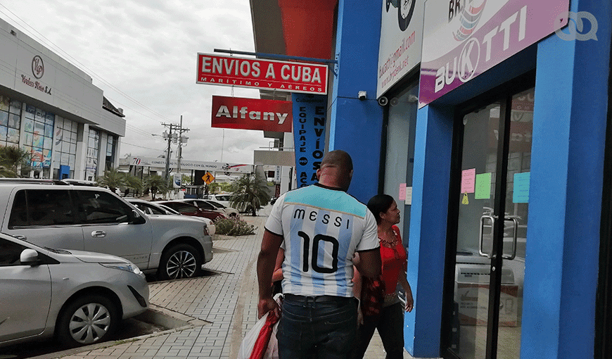 Cubanos en la Zona Libre de Panamá. Foto: Darcy Borrero.