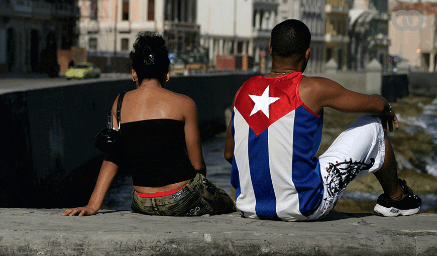 Cubanos en el malecón de La Habana. Foto: Jorge Beltrán.