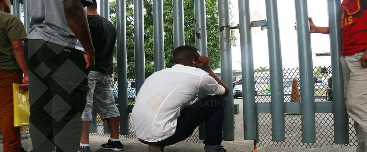 Cubanos detenidos en un centro migratorio de Chiapas. (QUADRATÍN)