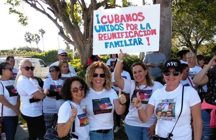 Imagen de la primera manifestación en Miami contra la cancelación del programa de reunificación familiar. Foto: Twitter. Archivo OnCubaNews