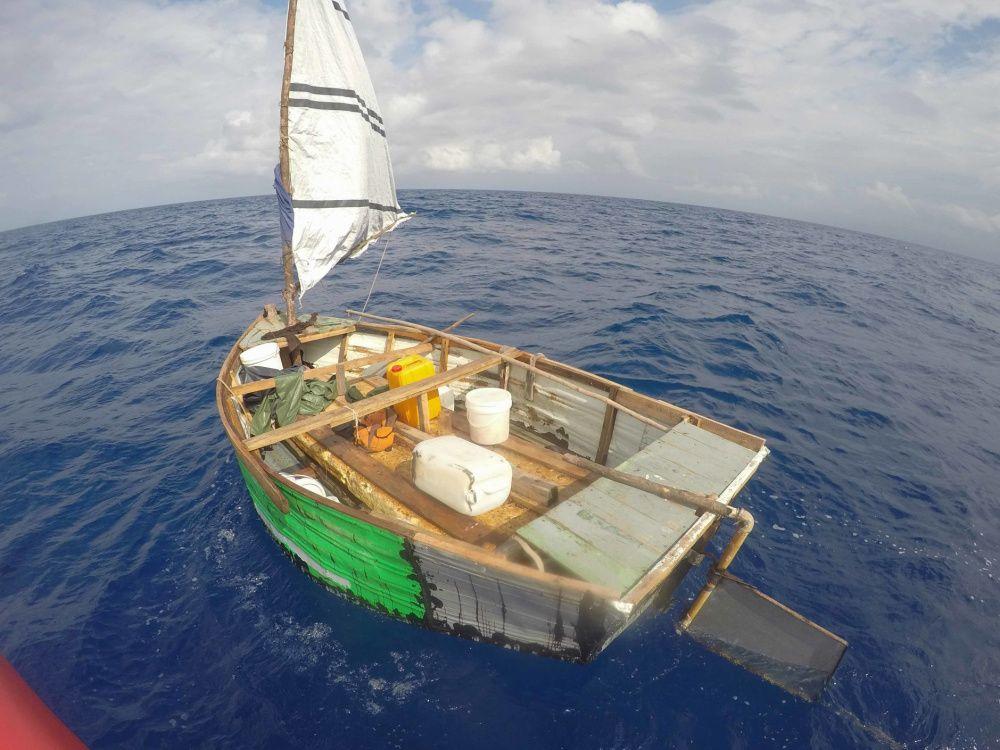 balseros cubanos. Embarcación en que viajaban cubanos detectada el 17 de febrero de 2021. Foto: Guardia Costera de los Estados Unidos.
