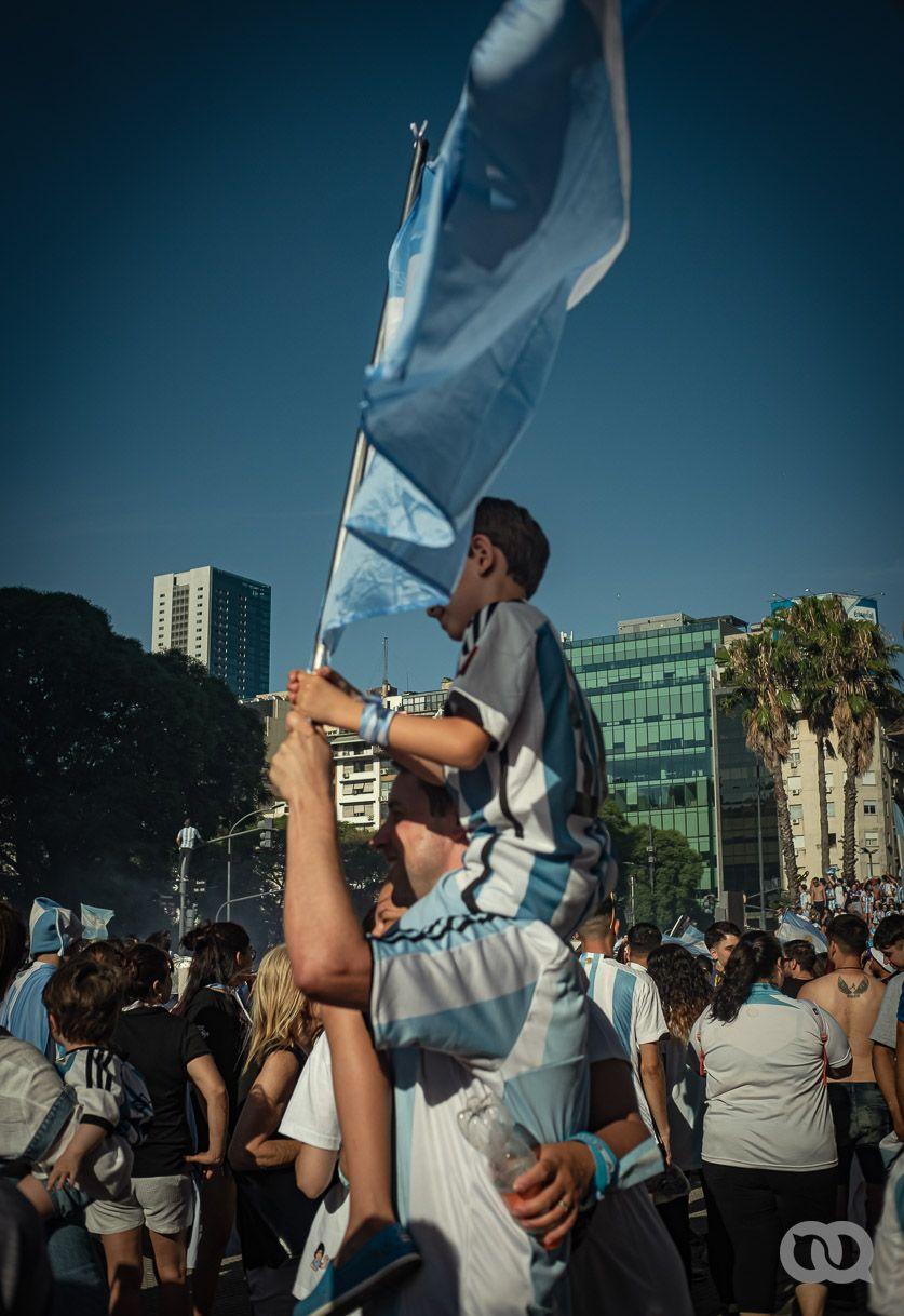 bandera Argentina niño