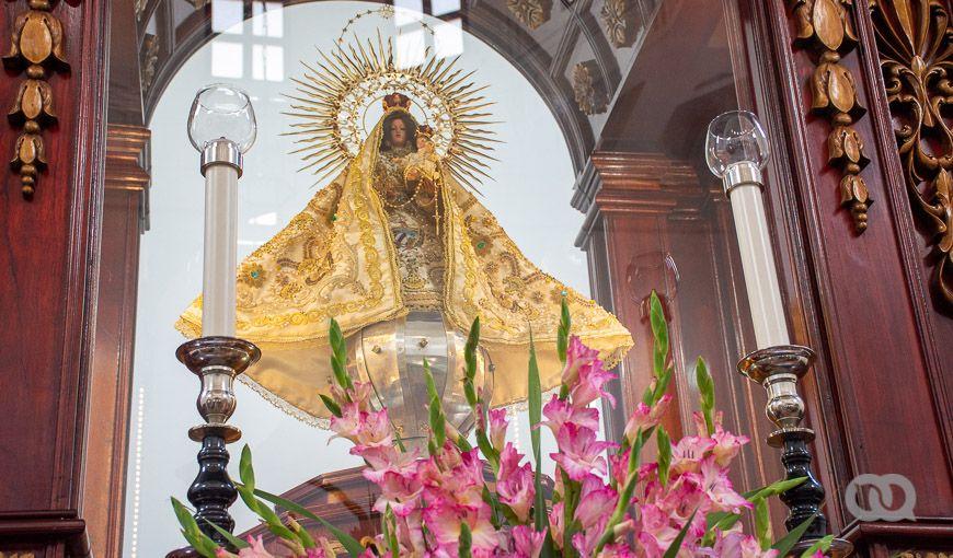 Imagen de la Virgen de la Caridad del Cobre ubicada en la Iglesia de Nuestra Señora del Buen Viaje, en Santa Clara. Foto: Sadiel Mederos. 