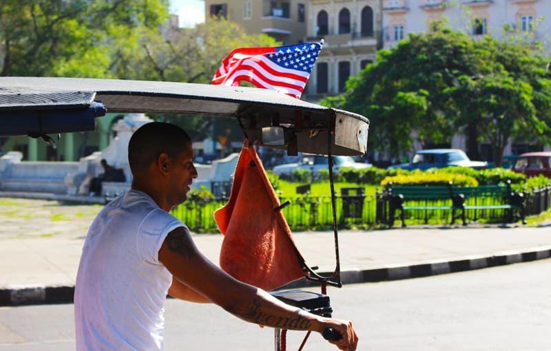 7-Por-toda-La-Habana-la-bandera-estadounidense.jpg