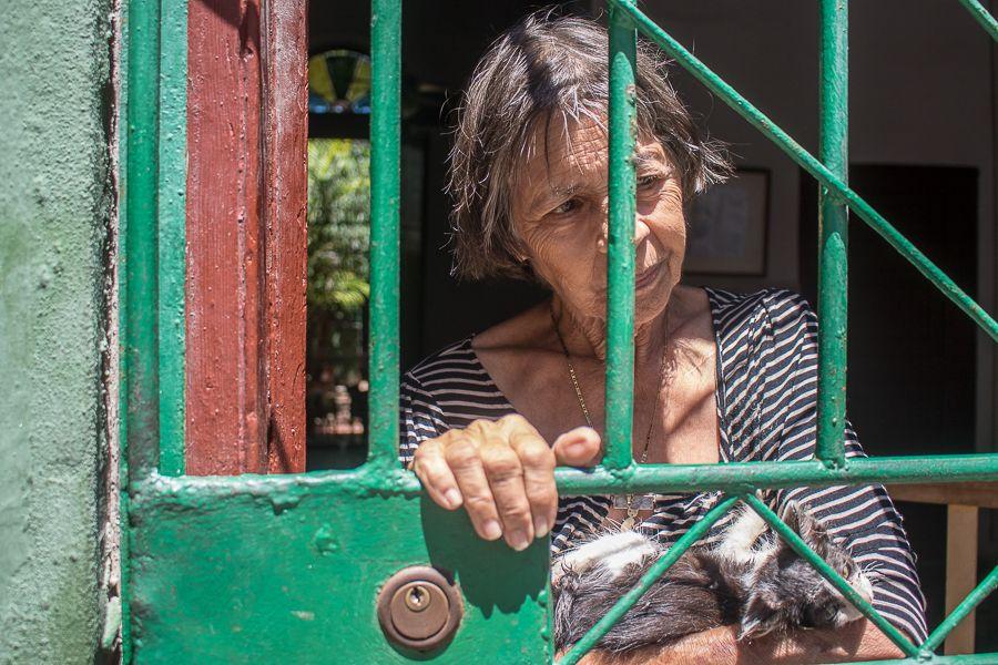Nora García Perez ha dedicado gran parte de su vida a la defensa de los derechos de los animales (Foto: Ismario Rodríguez)  Tomada de Periodismo de Barrio