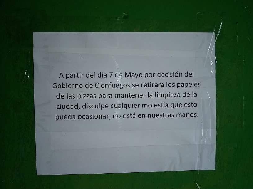 Cartel colocado por una de las pizzerías privadas en Cienfuegos. Foto: El Toque