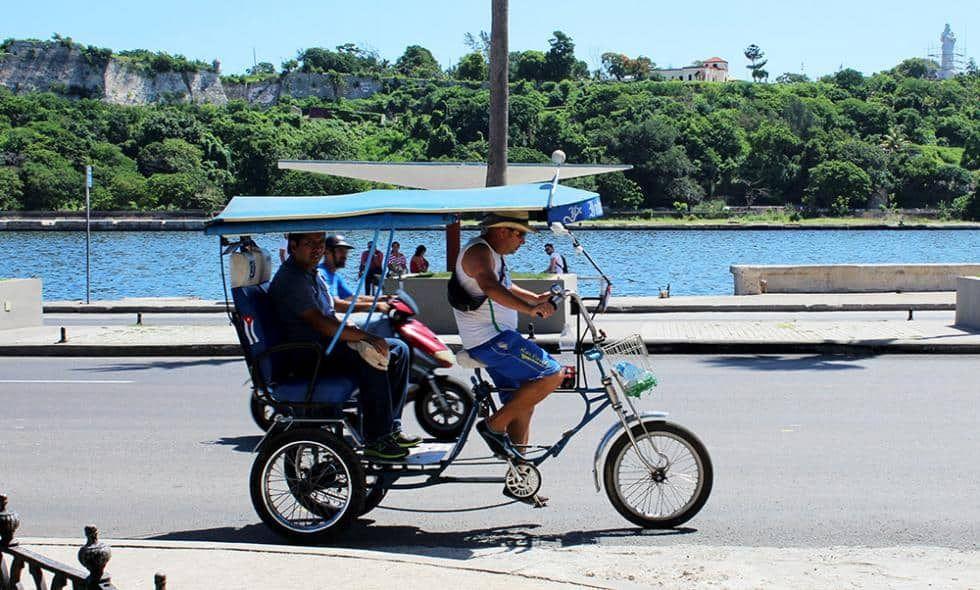 Bicitaxis-en-La-Habana.jpg