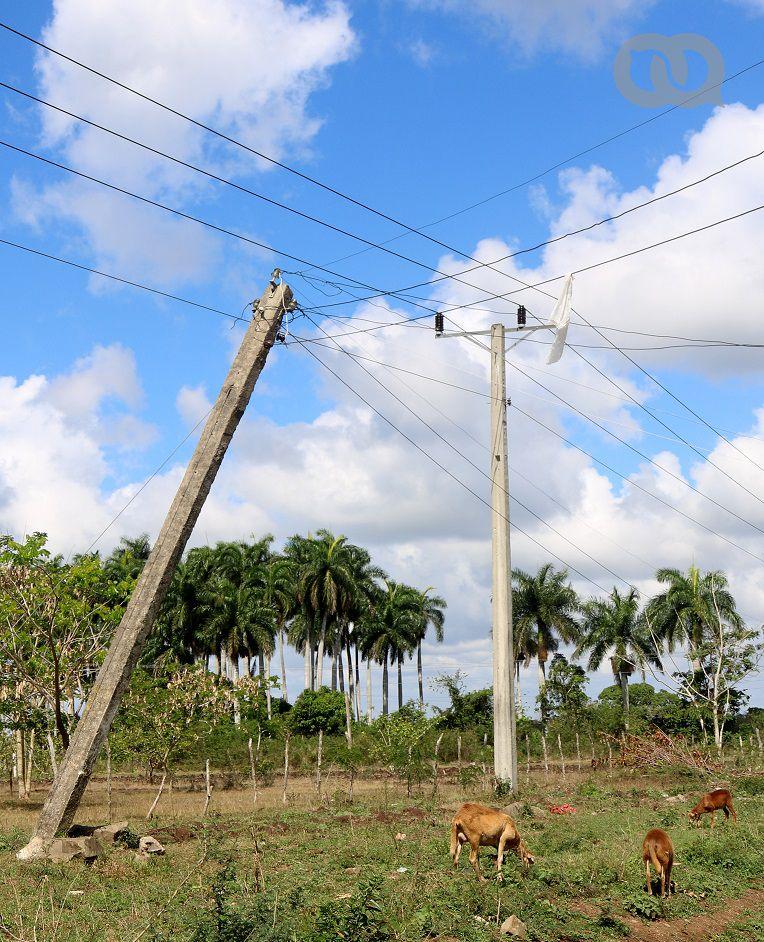 El arreglo del sistema eléctrico es una de las demandas más antiguas de los habitantes de La Baría. Foto: Kyn Torres. 