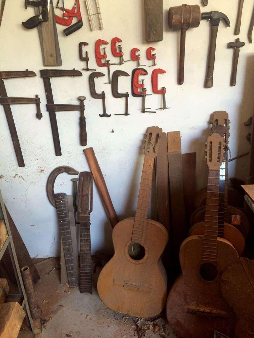 Herramientas-de-un-luthier-cubano.jpg