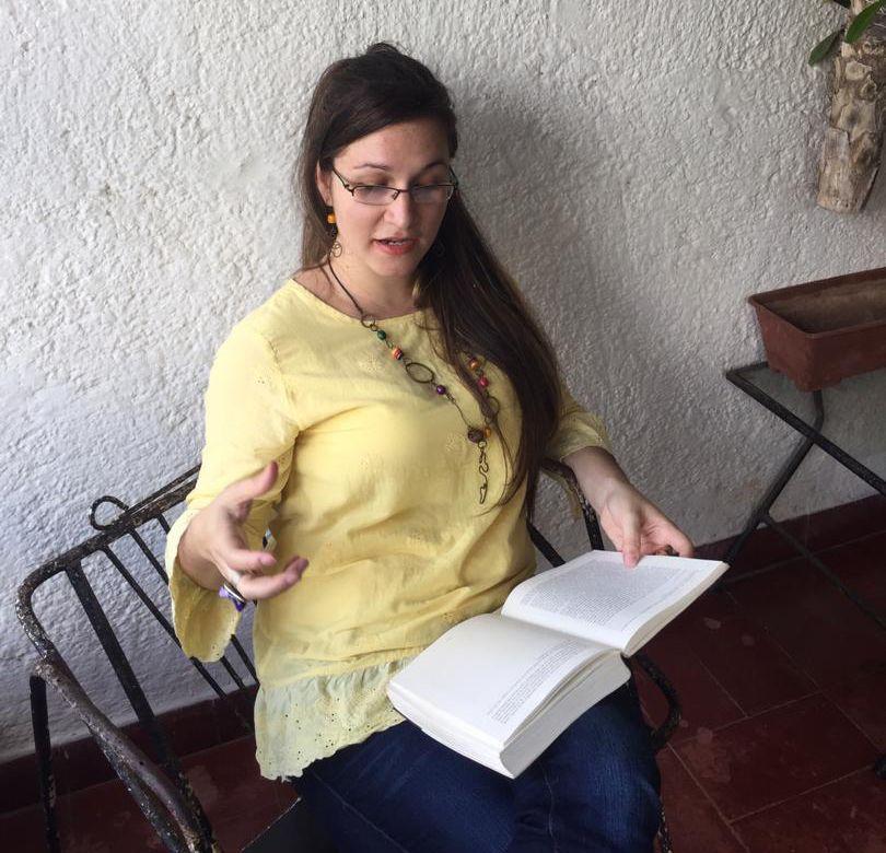 La psicóloga clínica, investigadora, madre y feminista Lilian Rosa Burgos Martínez conversó en El Enjambre sobre las consecuencias psicológicas del distanciamiento social a raíz de la COVID-19. Foto: Cortesía de la entrevistada. 