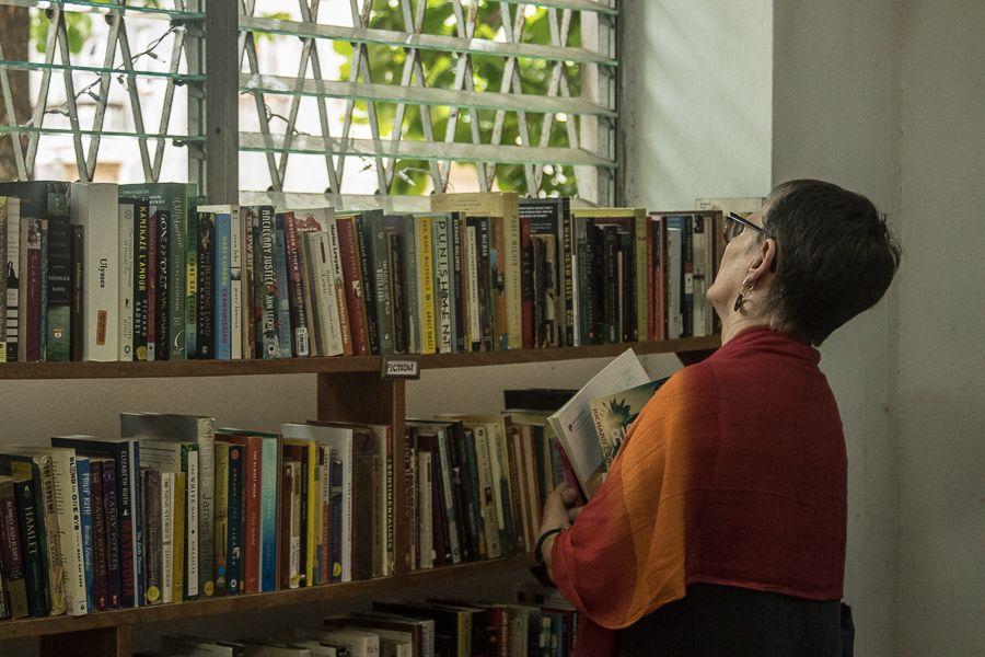 El espacio tiene habilitado la venta y renta de libros, así como de afiches y carteles para todos los amantes de la buena lectura y el arte. Foto: Ismario Rodríguez. 