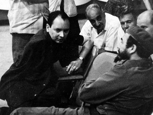 Alfredo Guevara junto a Fidel Castro en los momentos fundacionales del Instituto Cubano del Arte e Industria Cinematográficos (Icaic). 
