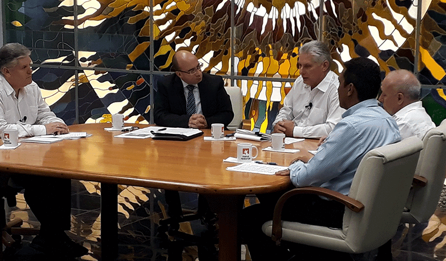 Miguel Díaz-Canel, presidente del Consejo de Estado de Cuba y del Consejo de Ministros, y otros ministros de Cuba, explican la situación de falta de combustible en el país.
