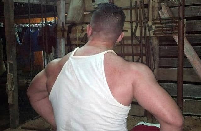 fisicoculturista_-cubano-Cuba-ejercicios-físicos-nutrición-de-espaldas.jpg